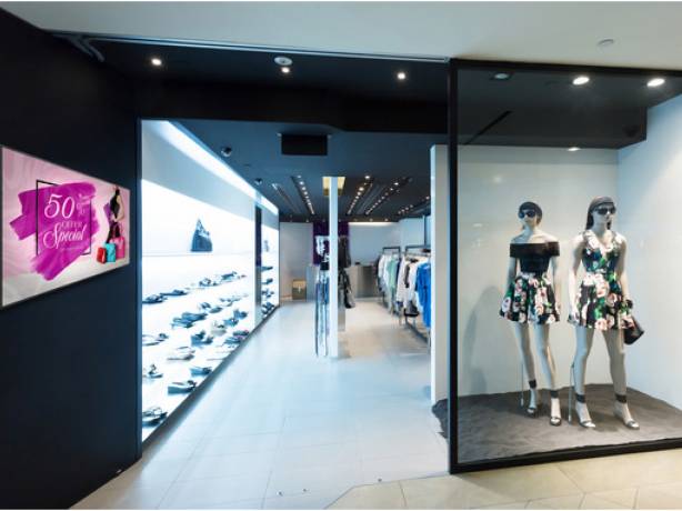 Sharp PN-R606 - Écran d'affichage 60" -  1920 x 1080 pixels, 700cd/m2 - DP, HDMI, DVI, Mini-OPS Sharp PN-R606 - Écran d'affichage 60" -  1920 x 1080 pixels, 700cd/m2 - DP, HDMI, DVI, Mini-OPS SHARP PN-R606 Ecrans professionnels intérieur