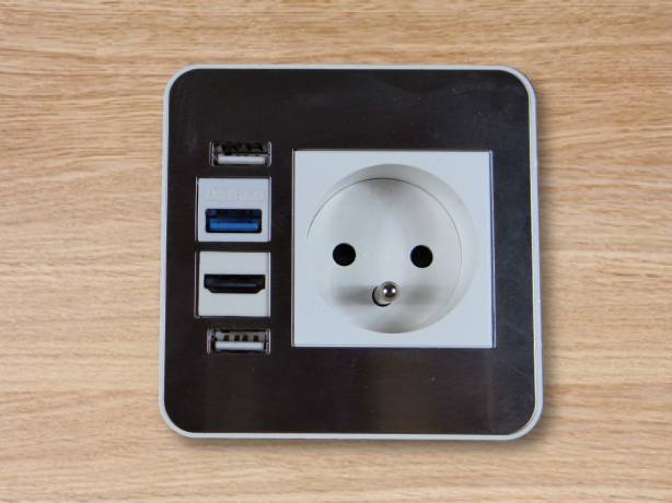 Digitel Source - Boîtier de connectique 1 x 220v, 2 x USB-C, 1 x HDMI, 1 USB3 - Blanc ou Noir Digitel Source - Boîtier de connectique 1 x 220v, 2 x USB-C, 1 x HDMI, 1 USB3 - Blanc ou Noir DIGITEL SOURCE-W-1PW-2UC-1H-1U3 Connectique & péri-informatique